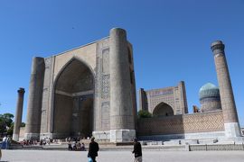 ウズベキスタン・トルクメニスタンの旅（１６）～サマルカンド１　早朝のレギスタン広場、ビビ・ハニム・モスク、ショブ・バザール～