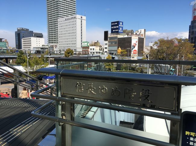 宿泊したドーミーイン岐阜駅前の朝食ブッフェを楽しみまして、<br />チェックアウトする前に<br />岐阜駅周辺を散策しにでかけます。<br /><br />前夜は暗い時刻に到着してる（しかも雨降りだった）から、<br />ようやく岐阜駅周辺の全貌？が把握できて<br />ちょっと気持ちスッキリ。<br /><br />実は前夜はホテル到着に<br />岐阜駅の周りを2，3周してました。<br />日中は明るいっていいですね。太陽って素晴らしいです（そういうこと？）。<br /><br /><br />大体くだらないことばかり考えながらウロついてます。