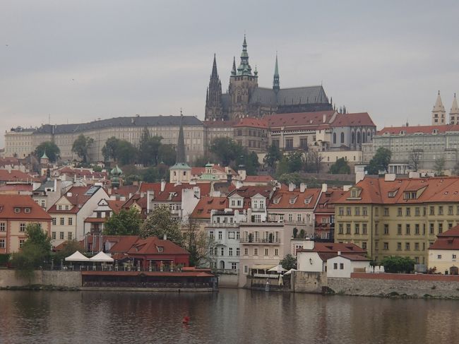 2019年GWの旅行は東ヨーロッパの旅となりました。　プラハからウィーン、ブダペストを巡りました。<br />２日目は、プラハ市内を散策します。