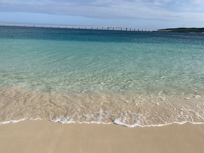 同級生と大人の沖縄旅行を計画していて、下見とカッコつけ初めての宮古島に行きました(≧∇≦)<br />梅雨の時期でしたが、天候にも恵まれ宮古ブルーに心奪われました!<br />初めてのプレエコも快適すぎて…<br />初めてずくしの珍道中です。<br /><br />5/29 関空(1010)→宮古島(1235)ANA1490 B738<br /> プレエコ1K