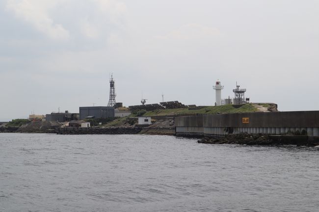 東京湾の真ん中に、首都防衛のため明治から大正時代に建造された人工島の「第二海堡」<br />一般人の上陸は認められていなかったのですが、今春より国の「魅力ある公的施設・インフラの大胆な公開・開放」の方針に基づき、上陸ツアーが5社の旅行会社により開始されました。<br />砲台跡などが生々しく残っており、手付かずの風景が良かったです。<br /><br />横須賀三笠公園から船で出発するツアーですが、猿島観光も一緒に付いていたサンケイツアーズのツアーに参加しました。<br /><br />