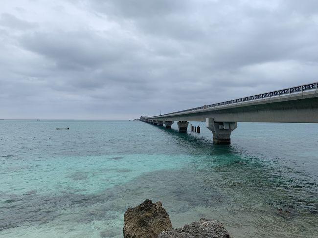 沖縄本島や石垣島西表島など今まで巡ってきました。<br />今回は同級生との計画(大人の修学旅行)の下見という<br />ことで…未開発の宮古島に行ってきました。<br />関空から直行便で約2時間(バリュー75で12000円位)<br />で宮古ブルーの世界とは…女子旅、一人旅、弾丸旅の参考にしていただけたら幸いです。<br />なお、宮古ブルーは無加工です！！<br /><br />5/30 宮古島(1315)→関空(1525) ANA1750 B738<br />        プレエコ2K