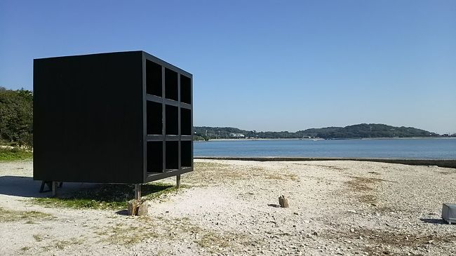 佐久島にはいろいろなアート作品がありつつ、昭和レトロが残ってます。グループで遊びに上陸しました。