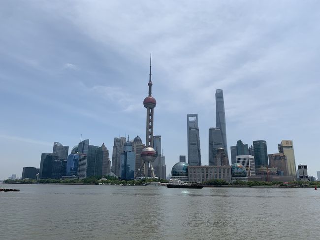 2019年はスーパーゴールデンウィーク!<br />オーストラリアと中国へ行ってきました!<br />シドニー1泊、<br />エアーズロック2泊、<br />ケアンズ2泊、<br />シドニー1泊、<br />上海1泊の<br />7泊9日で4都市を周瑜してきました!<br /><br />今回はプチ観光した上海!<br />21時間のトランジットツアーです。