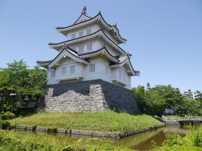 以前から行きたいと思っていた、忍城とさきたま古墳群。この二つの目的地を目指して車で出かけました。<br />まずは忍城。見に来る人も少なく、閑散としていました。ついでに行田の街を少し散策。<br />さきたま古墳公園に移動。予想より気温も上がり、汗をかきながら古墳群をめぐりました。<br />