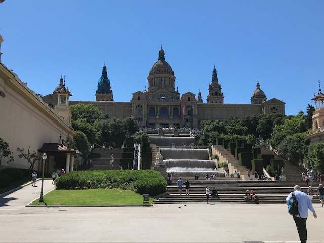 バルセロナ　カタルーニャ美術館、サン ジャウマ広場など