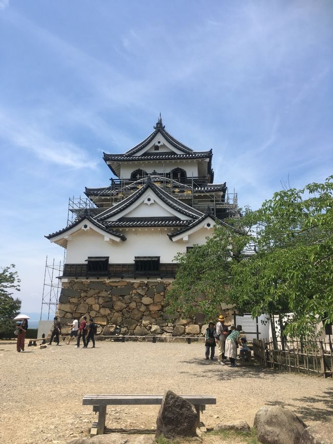 梅雨に入る前に滋賀のお城に行ってきました。<br />滋賀には簡単に行ける百名山の伊吹山もあったので1泊2日で4城1山制覇。<br />54/100名城<br />21/100名山