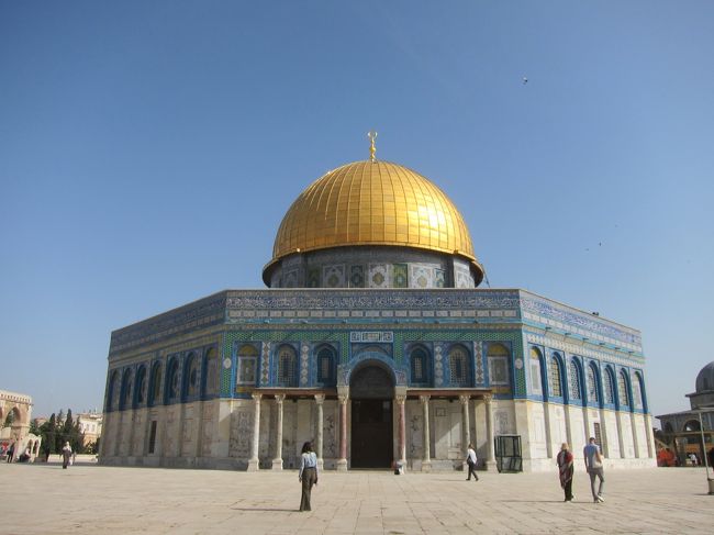 ゴールデンウィークを利用して、イスラエル・ヨルダンを旅しました。<br />まだ本格的に暑くなる前のベストシーズンだったので、とても楽しい旅行となりました。<br /><br />1日目・・・中国の成都で12時間の乗り継ぎ時間があったので空港近くのホテルで休憩をして、少しだけ成都を観光。<br />2日目・・・イスラエル・ペングリオン空港に到着後、列車で世界遺産の町アッコへ。その後、電車、バスを乗り継ぎティベリアへ。<br />3日目・・・朝からティベリアを観光、午後からナザレを観光して、エルサレムへ移動。全て公共バスを利用しての移動なので少し大変でした。<br />4日目・・・エルサレム旧市街を観光後、路面電車で新市街へ。