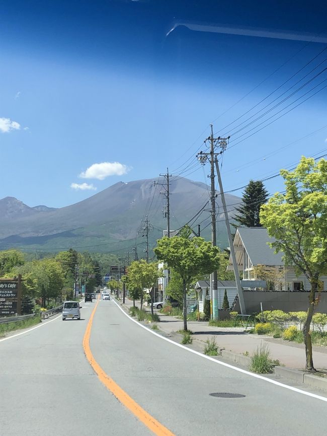 ふるさと納税の草津町感謝券があったので、夫と1泊2日のドライブ旅行へ。感謝券16000円分はすべて、ホテル代にしました。<br /><br />1日目 軽井沢プリンスショッピングプラザ~白糸の滝~西の河原~ホテル<br /><br />2日目 ホテル~草津熱帯園~道の駅めぐり~上里カンターレ