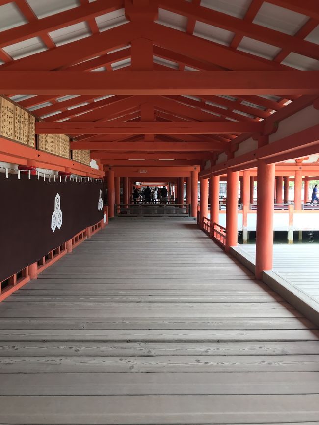うさぎの大久野島に行きたいと思っていたところ<br /><br />たまたまグランドプリンスホテル広島で<br /><br />「クラブフロアモニタープラン」1名8840円を発見。<br /><br />クラブラウンジ 温泉を存分に使える~行くしかないでしょ。<br /><br />新幹線はJR西日本の株主優待で半額で購入。<br /><br />うさぎにとっても癒され ホテルライフも満喫した旅になりました~!