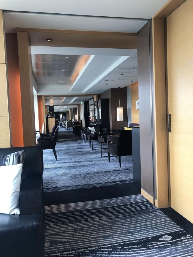 ホテルニューオータニ エグゼクティブハウス 禅に泊まってきました。<br /><br />比較的ニューオータニから近い場所に住んでいることもあり普段は食事やテイクアウトなどをメインに使っていますが、以前体調崩して入院した後しばらくニューオータニや帝国ホテルに泊まっていたこともあり、近場のホテルに泊まる楽しみを覚えてしまいました。以来、海外や国内旅行するほどではないけれど、非日常感を味わいたいときに定期的に都心のホテルに泊まっています。<br /><br />フードプレゼンテーションが4回だった時に何回か伺ったことがありますが、大きくグレードアップしてからは初めてです。今回は宿泊料金だけでどこまで楽しめるか、、、を中心に適当に書いてみました。<br /><br />食事ばかりを撮り続けるのはかなり恥ずかしかったのですが、超微音モードで目立たないように撮影した分、かなりお見苦しいかも。
