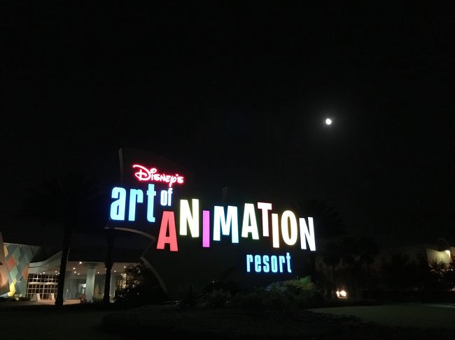 初めてのwdw !11歳の娘と3人で6泊8日の旅!<br /><br />hisの航空券&ホテルのツアー利用で1人21万くらい。チケットは、ミッキーネットで、パークホッパープラスにしました。4日間で3人で17万くらいだったかなー。<br /><br />ANA利用で、アートオブアニメーションのリトルマーメードルームに泊まりました。<br /><br />成田→ヒューストン ジョージブッシュ空港→オーランド<br />