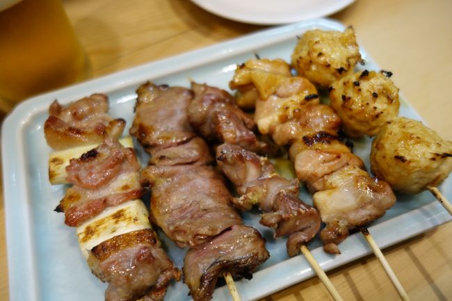 なんとなく、直帰でなく築地で晩酌にしようかと。逆方向では有りますが、まぁ近いし。<br /><br />んで、明るいうちに到着しますが…第一候補は予約貸切。第二候補は…ん?夜営業停止かしら?<br /><br />であるならば、気になってた焼鳥屋さん、お邪魔してみましょかね。
