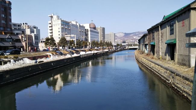 数年ぶりに訪れた小樽。ちょっと肌寒い季節でしたが運河沿いのホテルに宿泊したので小樽運河周辺を散策してみました。