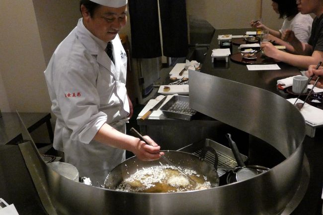 エクシブ伊豆の敷地内の散策した後はお部屋のバルコニーで私はビール(発泡酒)、妻はウメッシュを飲りはじめます。<br /><br />この日は穏やかに晴れて空気が澄んでいて、バルコニーから相模灘を行き交う船舶を眺めながらのんびりします。<br /><br />