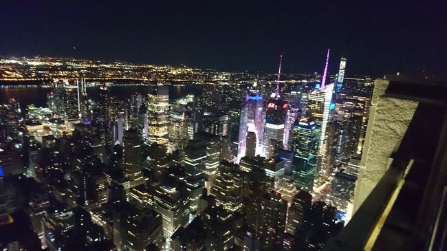 ニューヨークのエンパイアステートビルの展望台に登り、夜景を見てきました