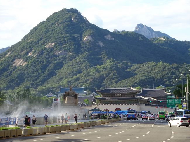 海外発券して、夏休みコペンハーゲンに行くためにソウル→羽田を飛んできました。<br /><br />今までのソウル旅は、ヨーロッパに行くために、ソウル→羽田の実績を作らなければ!とプレッシャーを強く感じながらの旅でした。<br /><br />そんな私も回を重ねるごとにソウル滞在自体が楽しみになってきています。だんだん知ってる地名や韓国料理の種類が増えていくのが嬉しいです!