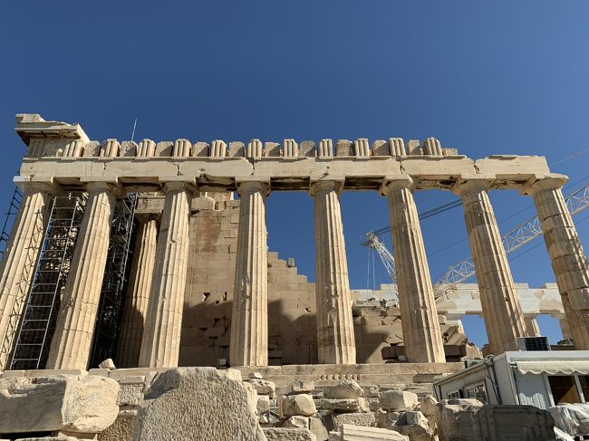 地中海クルーズ。<br />実はこれが2回目。<br />前回は、スペイン、フランス、イタリアなど西地中海を巡ったのですが、もっと東に行きたい！<br />気持ちが、膨らんで、、。<br />今回はベネチア、ギリシャなど、アドリア海やエーゲ海を巡るクルーズです。<br /><br /><br />★今日の寄港地<br />ピレウス港<br /><br />★観光地<br />アクロポリス遺跡<br />シンタグマ広場<br />ゼウス神殿<br />国会議事堂<br />パナテイナイコスタジアム