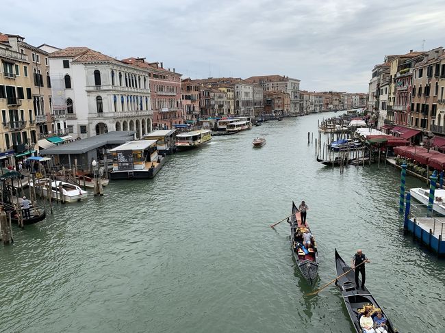 地中海クルーズ。<br />実はこれが2回目。<br />前回は、スペイン、フランス、イタリアなど西地中海を巡ったのですが、もっと東に行きたい！<br />気持ちが、膨らんで、、。<br />今回はベネチア、ギリシャなど、アドリア海やエーゲ海を巡るクルーズです。<br /><br /><br /><br />ホテル情報、おみやげ<br /><br />★ホテル<br />モナコ　ェ　グランカナル