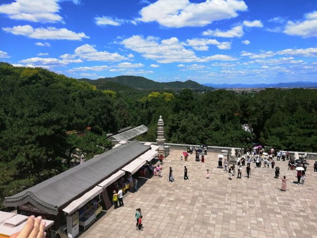 中国在住者です(*^-^*)<br />初北京観光を一泊二日で楽しんできました!<br />時期は中国の連休である端午節。<br />案外街中は混みあっておらず楽しめましたよ~☆<br />ただめちゃくちゃ暑い&日差しが強いので<br />帽子、サングラス、日傘、水分必須です!!!<br />