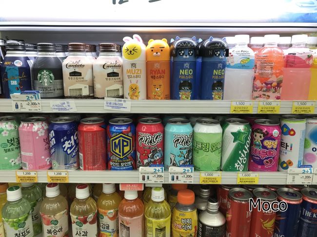 ソウルにある市場を中心に食べ歩きをして来ました。<br /><br />〇マンウォン市場<br />タッカンジョンが人気で行列が出来ていました。明洞など有名観光地で買うより安価で美味しかったです。人気のカルグクスも美味しかったです。<br /><br />〇ハニトン<br />トッポッキやタンスユクなどが激安価格で楽しめるお店。<br /><br />〇マダムティラミス<br />濃厚ティラミスが美味しい!<br /><br />〇スユ市場<br />揚げドーナツ(パン?)がすごく美味しかったです。キムパもお手頃価格で買えます。<br /><br />〇クァンジャン市場<br />野菜たっぷりビビンバと大きなスンデが印象的。<br /><br />〇ヤンピョンヌリヘジャングッ<br />ホルモンがたくさん入ってるヌリヘジャングッが美味しかったです。<br /><br />〇キムミョンジャクルクッパ専門店<br />牡蠣クッパがおすすめ!<br /><br />〇ノリャンジンのカップ飯通り<br />激安価格でご飯が食べられる!