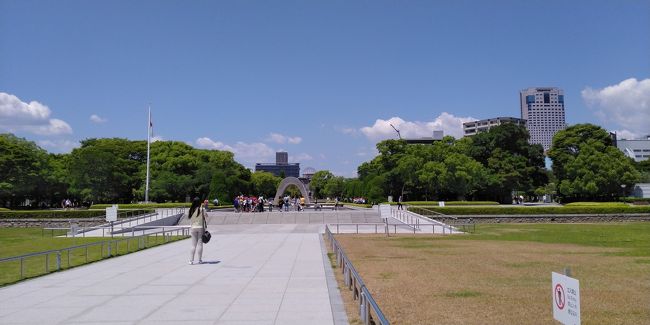 連れが広島にわざわざ来てくれたので、<br />市内をプチ案内しました♪♪♪♪<br /><br />梅雨入りが遅れに遅れた広島。<br />なので、お天気にも恵まれました(*^.^*)<br /><br />連れは成田から日本イン。<br />東京が梅雨入りしてちょうど雨が降り寒い時期で、<br />風邪を引いてしまったとのこと。<br />つらそうで、可哀想でした。<br />住居地32℃→東京17℃の世界へようこそ(￣▽￣;)<br /><br />広島は24℃ほどで、暖かかったです。<br />