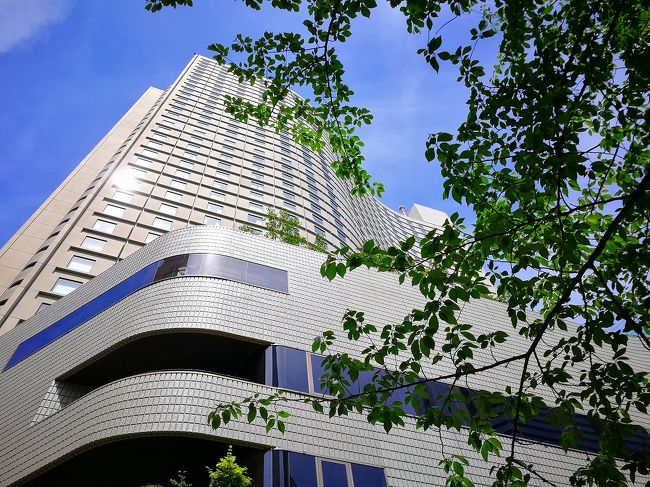 10連休で自宅に4/27-4/30に戻った後、HPCJレートが割と安かったので新宿のヒルトンホテルに泊まりました。<br /><br />誕生日の半月前だったので十二颯でランチ。ケーキもいただきました。<br />新しいラウンジに行ってみたりと。簡単な滞在記録です。<br /><br /><br />ヒルトン東京<br />HPCJレート 18750++<br />ヒルトンルーム ⇒ エグゼクティブルームにUG