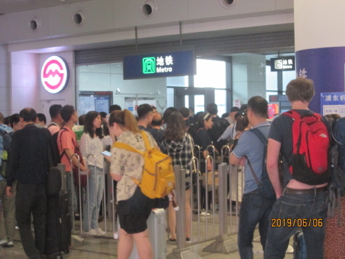 上海の地下鉄２号線・浦東空港駅まで直通運転