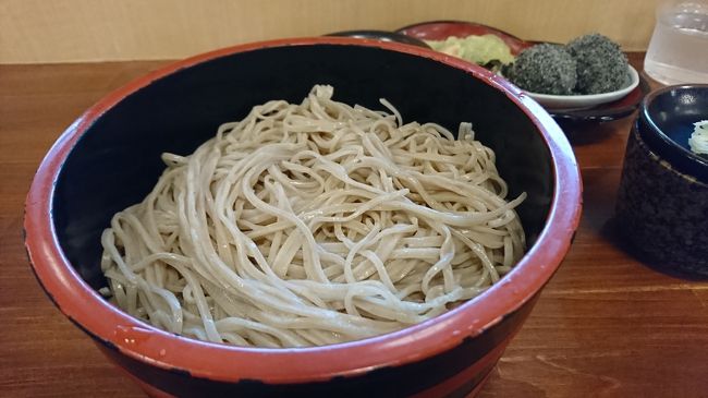 　東御市ではあまり昼食を食べる場所が無いので、車で１５分程の小諸へやってきました。小諸と言えば蕎麦、蕎麦と言えば草笛と言われるように、非常に有名なお店です。もちろん蕎麦も美味しいです。