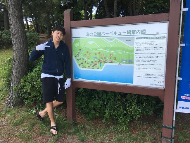 梅雨の中休みに海の公園でバーベキューしました。<br />本来でしたら、一泊二日で伊豆に行く予定でしたが、<br />次男が入院中の為に海の公園でのバーベキューになりました。<br />お陰様で次男は昨日(6月17日)退院出来ました。m(_ _)m<br />