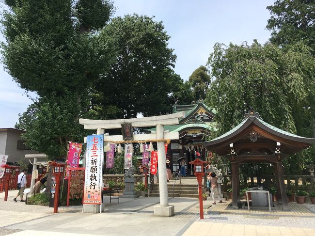 2017年7月、川越の縁結びスポットを巡ってきました。<br /><br />川越には、歩いていける範囲に縁結びスポットが点在しています。<br />一日かけてそれらを含む神社やお寺に行ってきました。<br /><br />川越八幡宮には、1円玉の図柄の元となっている木がありました。<br />川越熊野神社では、舞台で踊っている獅子舞を見ました。<br />川越氷川神社では、天井から吊り下がる沢山の風鈴を見てきました。<br />これらが皆、縁結びスポットになっています。<br /><br />時の鐘のある辺りは、昔にタイムスリップしたような町並みでした。<br />明治か大正を思わせるような蔵造りのお店が立ち並んでいました。<br />東京からそう遠くなく、日帰り観光に丁度いいところだと思います。<br />