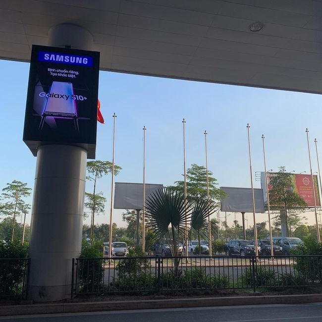 マイル特典の期限が近づき、航空券を手配。<br />香港の一人旅を計画していたものの、ベトナムって<br />どうなのかな?と調べ出すと、めっちゃ行きたくなり<br />決行することに…(笑)<br />ハノイ4泊と香港2泊の海外初一人旅の珍道中~<br />今後のご参考になれば…(♡>艸<)