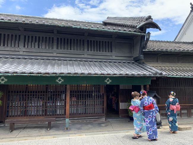 名古屋駅から名鉄線で20分ちょっとの有松地区は旧東海道沿いの絞り染めで栄えた地区。江戸時代の雰囲気が味わえます。コストをかけないぶらり旅にうってつけ。<br />絞り染めって出来上がりの模様をイメージして糸を巻いていく技術と想像力がすごいですね。