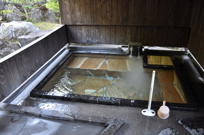 もげちゃんの職場は何故か、赴任日の10日前にならないと転勤先を教えてくれない。<br />だからいつもバタバタした引越しになってしまう。<br />今回も10日前になって「福岡から長崎に転勤ね!」と辞令をもらい、急いで引越した10月1日。<br />それからバタバタした単身生活を送り、やっとこさ職場に慣れた3月末・・・私以外、管理者全員転勤。<br />「は?どーゆーこと?」<br /><br />そんな新年度を迎えましたが、息抜きの時間ができたので熊本県下益城郡にある温泉へ行ってきました。<br />熊本でもこの地域の温泉はあまり知られておらず、珍しいので行ってきました。<br />感想は・・・<br /><br />