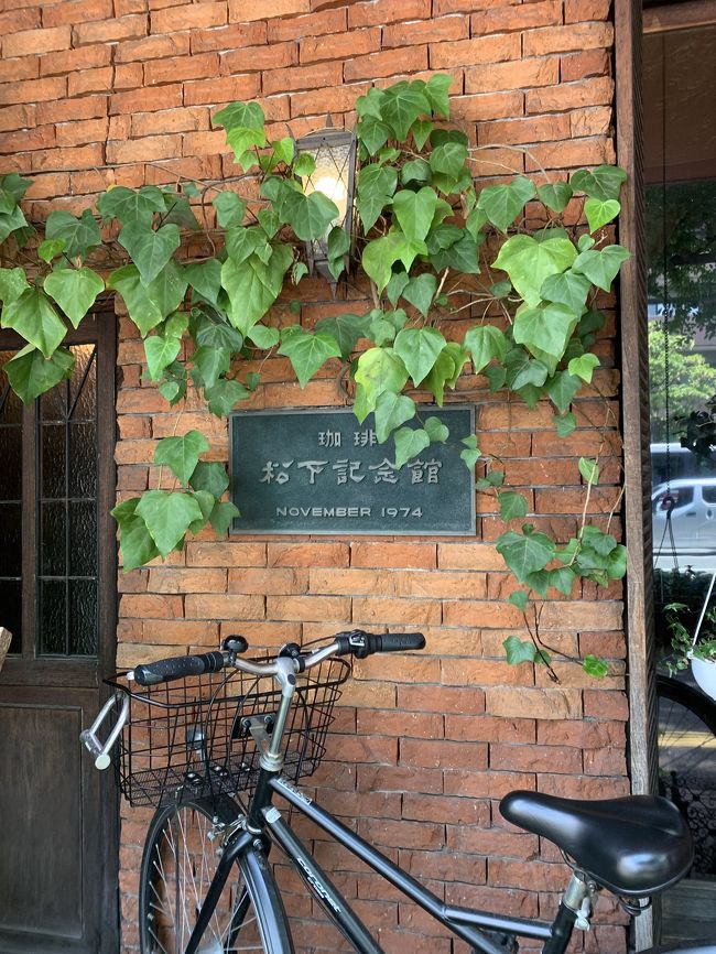 久々の福岡出張。行きは、空港からタクシーに乗ったので気がつかなかったけど、帰りに地下鉄で空港に行ってびっくり!<br />前から、少し歩くけど地下鉄直結だったけど、改札の目の前のエスカレーターから直結!<br />便利で綺麗に変身!