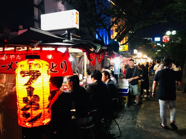 屋台巡り、前からやってみたかったんです。<br />一人酒もいいけど、仲間とワイワイ、次行くぞ~ なんて言いながらハシゴするのもいいですよね。<br /><br />屋台の行燈に書かれたメニューのほとんどが<br />ラーメン・焼き鳥・おでん、そして時々天ぷら。<br />なので郷土料理も食べたかったから、居酒屋もかけ持ちでハシゴする事にしました。
