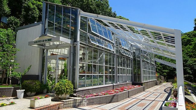 中巻からの続きです。<br /><br />写真は、温室棟の建物。