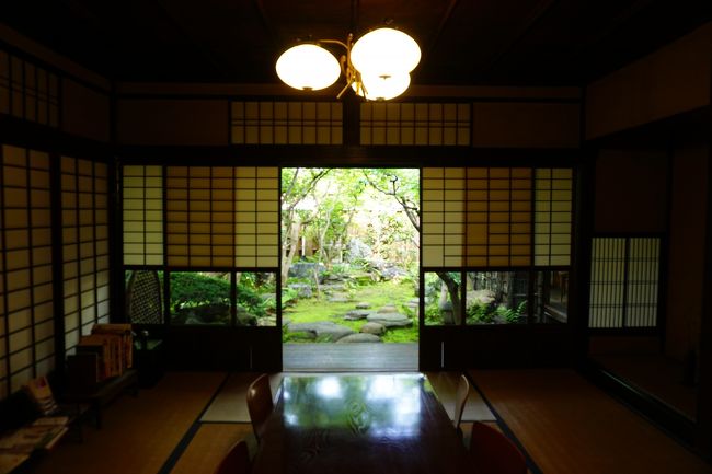 6月の京都へ行ってきました。<br /><br />初めての町家ステイです。<br /><br />今回お世話になったのは、京都市上京区にある『鯉屋』さんです。<br /><br />最寄り駅は、地下鉄烏丸線の鞍馬口駅(ここから徒歩10分強)。<br />バスだと、9番の西賀茂車庫行き、堀川鞍馬口バス停(ここから2~3分くらい)。<br /><br /><br />http://koiya-kyoto.com/