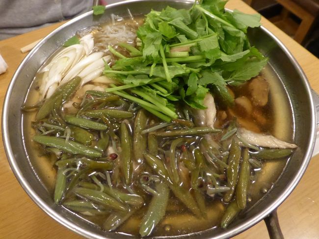 湯島に「きくち」という河豚をリーズナブルに食べさせてくれる名店があります。そこで初夏の今の時期限定で供されるのがじゅんさい鍋。3年ぶりに予約し伺う事になりました。(予約したのは2か月前です。)そして久しぶりに湯島に行くので、御茶ノ水、湯島周辺を散策。午後からの半日ではありますが、今まで素通りしていたニコライ堂や湯島聖堂などじっくり歩いて周ると、今まで知らなかった湯島の表情を垣間見る事ができました。その備忘録です。