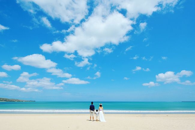 妹のバリ島挙式参列のため、父母も連れて三世代で5泊7日のバリ島旅行へ。<br />憧れだった3ベッドルームのヴィラに泊まり、広いプライベートプールで遊び、ついでに一度やりたかった海外ビーチウエディングフォトもとっちゃいました。<br />