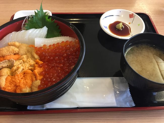 久しぶりの家族旅行。美味しいものを食べに北海道に行ってきました。<br />函館をぶらぶらしてラビスタ函館ベイに泊まっておいしい朝食を食べ、2日目はニセコでラフティングをして、3日目は積丹みさきでウニいくら丼を食べ、小樽を散策して、4日目は札幌でどうでしょう聖地を訪れる、3泊4日の旅、3日目4日目です。