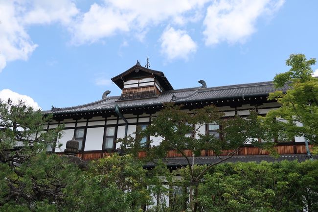 親戚から招待されて奈良ホテルに宿泊してきました。<br />奈良は何度も訪れていても、まさか奈良ホテルに泊まれるなんて思ってなかったので、一生に一度かもしれない!と思い、ひたすらホテル内で過ごして、のんびりさせてもらいました。<br />憧れのクラシックホテルでお食事も満喫してきました!