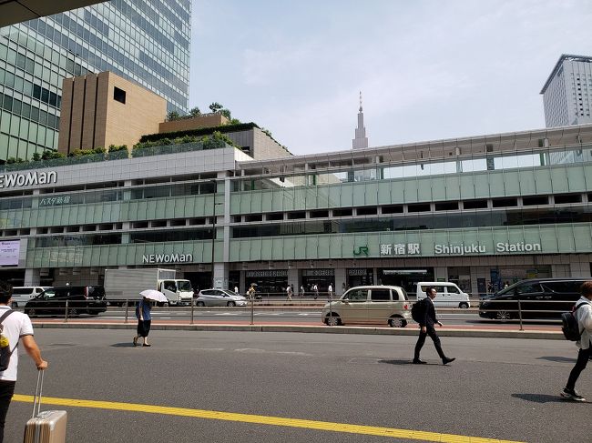 2019年6月20日-22日<br /><br />昨年の7月以来、久しぶりの東京です。<br /><br />今回はひとりでぶらぶら。<br /><br />暑くはなかったものの天気がいまいちで、<br />そんなにブラブラはできなかった。<br /><br /><br /><br />21日午後から、ひとりブラブラ開始!<br /><br />せっかくなので東京らしい所を・・・と<br />浅草&かっぱ橋にでも行こうかと思っていたけど<br />雨が降りそう。<br />気になる展覧会とか演劇もなかったので、<br />ルミネtheよしもとへ行ってみることに。<br />