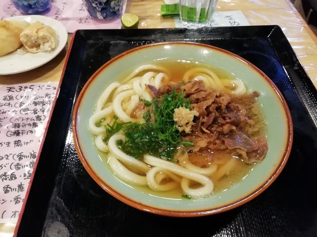 2019年1月、香川県へ讃岐うどんを食べに行ってきました!<br />1泊2日の弾丸です。<br />初日はあいにくの雨模様で肌寒かったのですが、高松市街を歩くときは雨は上がっていました。2日目は日ごろの行いが良いのか??見事な快晴で、最高気温が13℃あり、真冬とは思えない暖かさに♪<br />2日目は朝からレンタカーを借りて、金刀比羅宮へ。通称「こんぴらさん」へ幸せ参りに行ってきました☆<br />朝は和定食+うどん、昼もうどん、夜はちょいと豪快に瀬戸内海のお寿司を頂いてきました。って見事な炭水化物祭りですね('◇')ゞ<br /><br />今回も食い倒れの旅なアジアン夫婦です♪<br /><br />