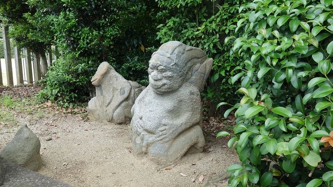 令和初の梅雨入りが、色々な記録をもってやって来たと思ったら、台風も連れてきたようです。<br /> この梅雨入りと台風を見越していたわけではありませんが、昨日は奈良を香芝、明日香村、桜井と天理を銀輪行してきました。銀輪行と言ってもhalf&half(fancargo同行)でありました。<br /> フロント写真は道中明日香村で見かけた猿です。