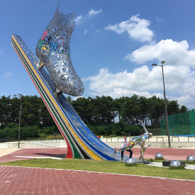 2日目は朝天気が悪かったので江陵行きを3日目にするべくソウル駅でKTXを予約変更。なんとか通じて晴天の正東津を楽しむことができました。母ちゃんカムサハムニダ！<br />1日目…ロワジールホテル明洞　チェックイン　明洞「オントリセンコギ」でサムギョプサル＆モクサル食べホ<br />2日目…ソウル駅で指定席の順延手続き→朝食ソウル駅「パリスクロワッサン」→ソウルロ→昼食南大門「タッチンミ」でタッコムタン→江南駅チーズドッグ→夕食明洞「世宗カンジャンケジャン」でソルロンタン＆タラスープ<br />3日目…朝食　江陵スンドゥブ村で白スンドゥブ定食→平昌オリンピック開催オーバルM→烏竹軒→正東津→明洞「黒花堂」でタピオカ→広蔵市場で野菜ピビンパッ＆麻薬キンパッ<br />4日目は朝フライトの為省略します