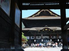 四季折々に変化して美しい‘国宝善光寺’