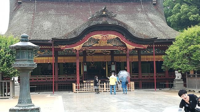 大阪以西の西日本で唯一訪れていなかった高知県に行く&せっかくなら九州についでに行こうという意味の分からない旅行。四国では現存天守巡りを楽しみ、本場博多でラーメンを食べ、そして塩分も補給という豪華版。<br />いつも通り乗った列車などはこちらに。<br />6/2<br />大阪706→快速網干行→754舞子<br />高速舞子805→神姫高速バス→1125高知駅<br />高知駅前1140→MY遊バス→1230頃桂浜<br />桂浜1300→とさでん交通バス→1325頃桟橋通四丁目<br />桟橋通五丁目→高知駅前行→はりまや橋<br />はりまや橋→伊野行→大橋通<br />グランド通→鏡川橋行→蛍橋<br />蛍橋→文珠通行→旭<br />旭→文珠通行→宝永町<br />宝永町1557→領石通行→1609介良通<br />介良通1619頃→後免町行→1640頃後免町<br />後免1655→普通須崎行→1712高知<br />高知駅前→桟橋通五丁目行→はりまや橋<br />はりまや橋→鏡川橋行→上町一丁目<br />上町一丁目→後免町行→はりまや橋<br />高知1855→特急しまんと→2049中村<br />中村2054→普通宿毛行→2124宿毛<br />6/3<br />宿毛725→宇和島バス宇和島駅前行→918宇和島バスセンター<br />宇和島バスセンター→宇和島バス柿原行→宇和島<br />宇和島1042→特急宇和海12号松山行→1117八幡浜<br />八幡浜1150→普通伊予市行→1320伊予市<br />郡中港1329→松山市行→1353松山市<br />松山市駅前→道後温泉行→県庁前<br />本町六丁目1540→松山市駅前行→1554松山市駅前<br />松山市1606→横河原行→1616久米<br />久米1632→横河原行→1645田窪<br />田窪1700→横河原行→1706横河原<br />横河原1714→高浜行→1746大手町<br />大手町1748頃→松山市行循環→1813頃上一万<br />上一万1814頃→道後温泉行→1821道後温泉<br />道後温泉→松山駅前行→大街道<br />松山市→郡中港行→郡中港<br />伊予市2003→普通松山行→2021松山<br />大手町2033→高浜行→2051高浜<br />高浜2054→伊予鉄バス松山観光港行→2056松山観光港<br />松山観光港2155→500小倉<br />松山・小倉フェリー フェリーはやとも2<br />6/4<br />小倉544→普通下関行→558下関<br />下関600→普通岩国行→643宇部<br />宇部647→普通新山口行→654居能<br />居能708→普通小野田行→717雀田<br />雀田725→普通長門本山行→730長門本山<br />長門本山736→普通宇部新川行→742雀田<br />雀田745→普通小野田行→803小野田<br />小野田806→普通下関行→811厚狭<br />厚狭834→普通長門市行→937長門市<br />長門市955→普通下関行→1219下関<br />下関1312→普通小倉行→1326小倉<br />小倉1344→区間快速羽犬塚行→1351戸畑<br />戸畑渡場1411→若戸渡船→1414若松渡場<br />若松1457→普通直方行→1513折尾<br />折尾1519→特急ソニック34号博多行→1547博多<br />博多バスターミナル1601→西鉄バス福浜行→1621福祉センター前<br />平和台通り→西鉄バス→舞鶴一丁目<br />天神中央郵便局前1720→西鉄バス津屋崎行→1747和白<br />和白→西鉄バス天神三丁目行→天神三丁目<br />天神警固神社・三越前→西鉄バス→警固町<br />警固町→西鉄グランドホテル前<br />天神中央郵便局前→西鉄バス津屋崎行→蔵本<br />呉服町→西鉄バス博多BT行→博多バスターミナル<br />博多バスターミナル→西鉄バス福浜行→福祉センター前<br />6/5<br />博多埠頭720→福岡市営渡船→735西戸崎<br />西戸崎745→普通宇美行→808香椎<br />香椎811→普通鳥栖行→817箱崎<br />箱崎九大前→姪浜行→天神<br />天神852→急行筑紫行→910二日市<br />二日市920→普通太宰府行→926太宰府<br />太宰府953→普通西鉄小郡行→1021西鉄小郡<br />西鉄小郡1040→急行花畑行→1045宮の陣<br />宮の陣1050→普通甘木行→1131甘木<br />甘木1208頃(定刻1153)→基山行→1231頃(定刻1218)基山<br />基山1247→快速久留米行→1252鳥栖<br />鳥栖1258→特急みどり11号佐世保行→1316佐賀<br />佐賀1320→普通肥前鹿島行→1323鍋島<br />鍋島1343→普通唐津行→1446唐津<br />唐津1449→普通西唐津行→1452西唐津<br />西唐津1503→普通福岡空港行→1632天神<br />天神1707→福岡空港行→1712博多<br />博多1739→特急きらめき4号小倉行→小倉1829<br />小倉1835頃(定刻1840)→名門大洋フェリー連絡バス→新門司港1910頃(定刻1920)<br />新門司港2030→名門大洋フェリーフェリーきたきゅうしゅう→830大阪南港<br />フェリーターミナル→住之江公園行→住之江公園<br />住之江公園→中略→自宅930頃