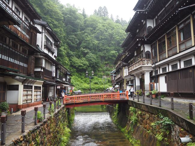 さて、第一回目おときゅうパスの最後の週となりました。今日のプランAは蔵王温泉とお釜ハイキングを予定していましたが、雨確実となったのでプランBの銀山温泉に変更しました。そして同じ路線にある天童温泉で一度降りて、そこから銀山温泉、今回のおときゅうパスは東京をベースとしてピストン旅行のトライアルです。<br />山形とか新潟とかなら乗り放題であるなら日帰りも惜しくない、荷物を軽く日帰り旅行3日間のトライアルです。<br />（今後の参考のため）<br /><br /><br />今回の旅で思った事：<br />田舎はバスとか電車が少ないのでほんと、車がないと不便。<br />時刻表を調べて前もって予定を組んでおいた方が本当に無難です。<br /><br />