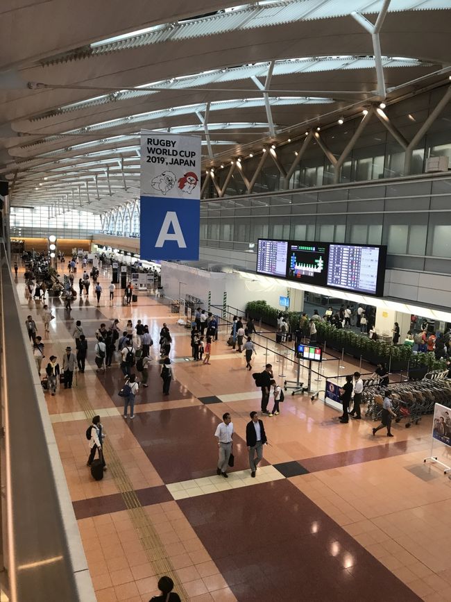 ANAの6000マイルで名古屋から羽田が取れたので行って来ました<br /><br />2年ほど前JALの特典航空券で行った際は3時間遅れで、その対応の悪さに呆れるばかり